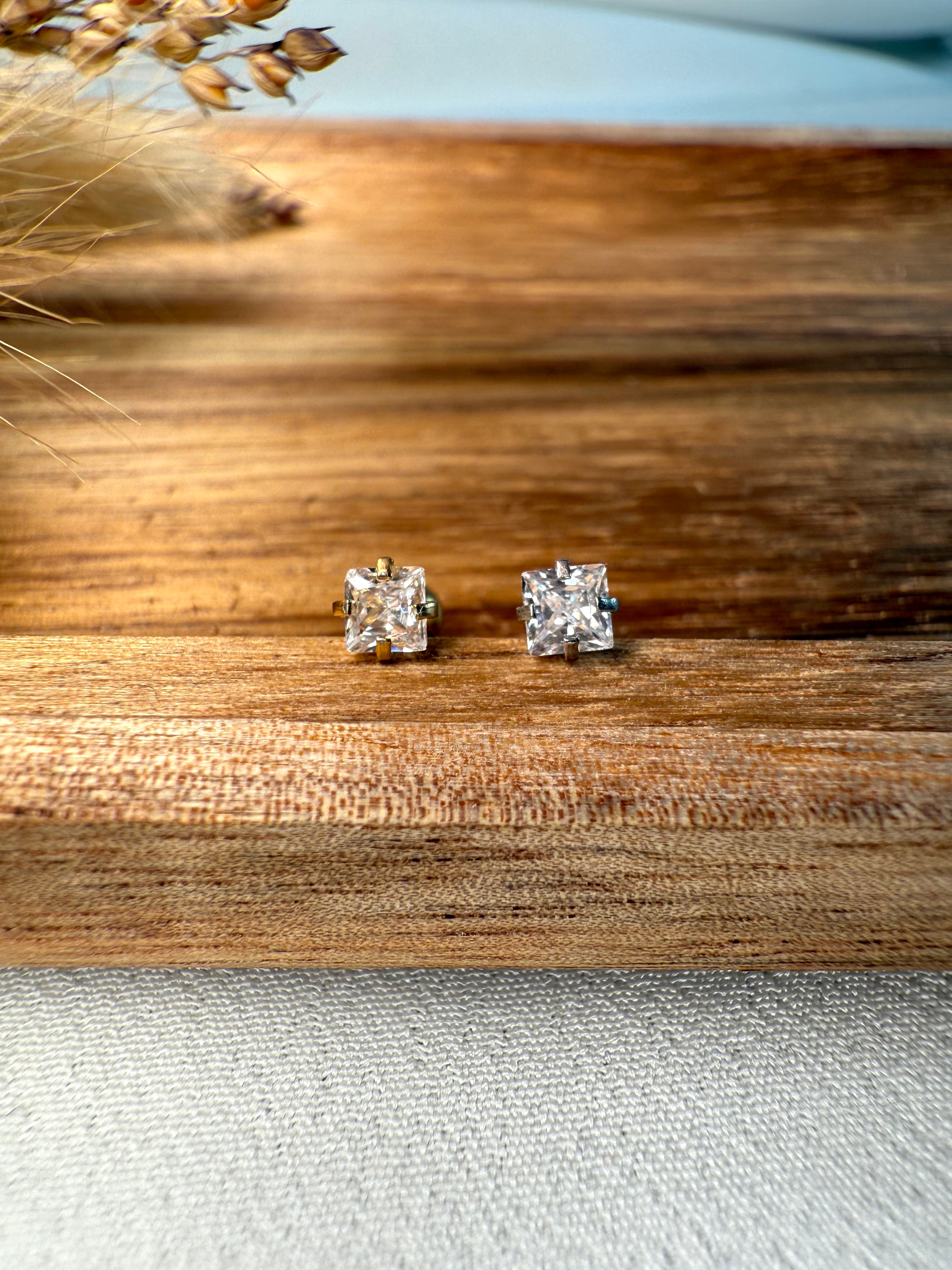 Piercing Square